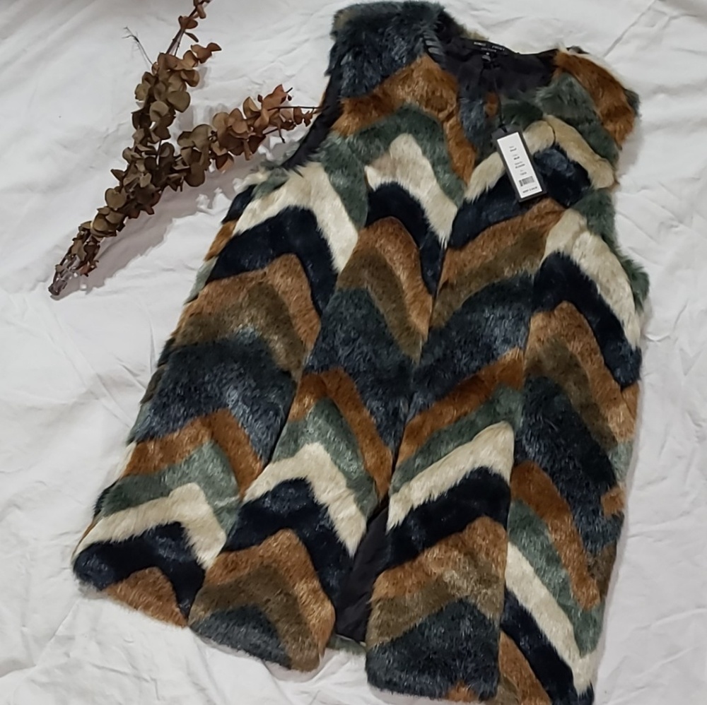 🆕Fall ready New! Romeo and Juliet faux fur vest❤❤